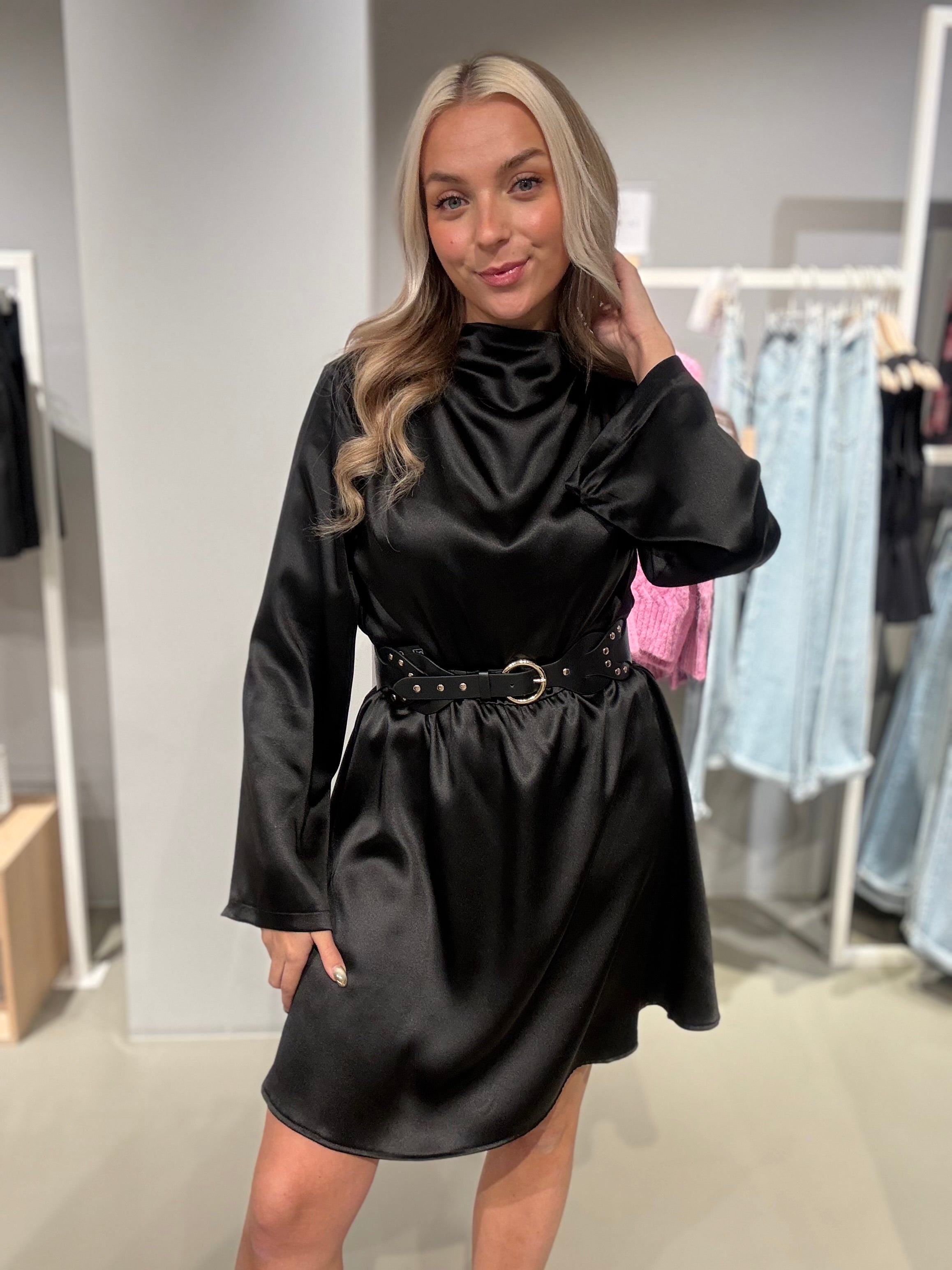 VIESTELLA Short Dress - Black Beauty